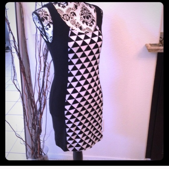 SOLD bodycon mini geometric Black & white dress - Picture 6 of 6